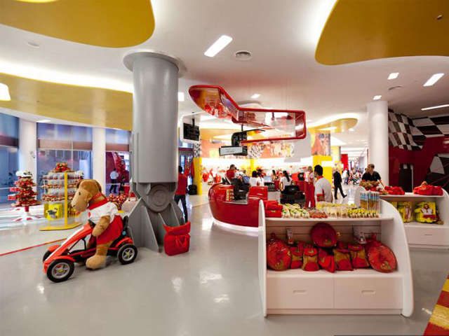 Торговый центр в комплексе Ferrari world